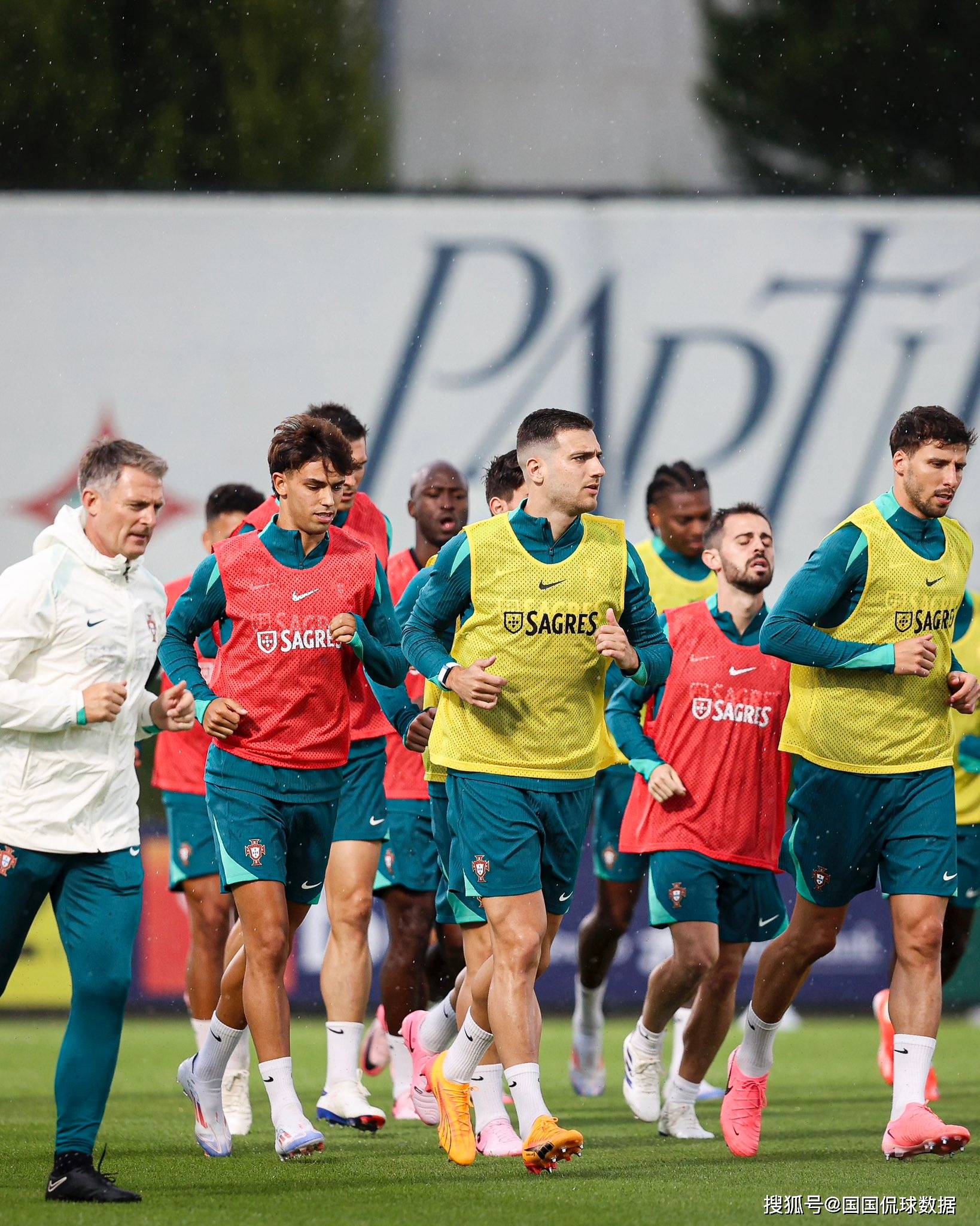 包含葡萄牙队将迎战克罗地亚队,备受期待的比赛已备战完毕的词条 包含葡萄牙队将迎战克罗地亚队,备受期待的比赛已备战完毕的词条