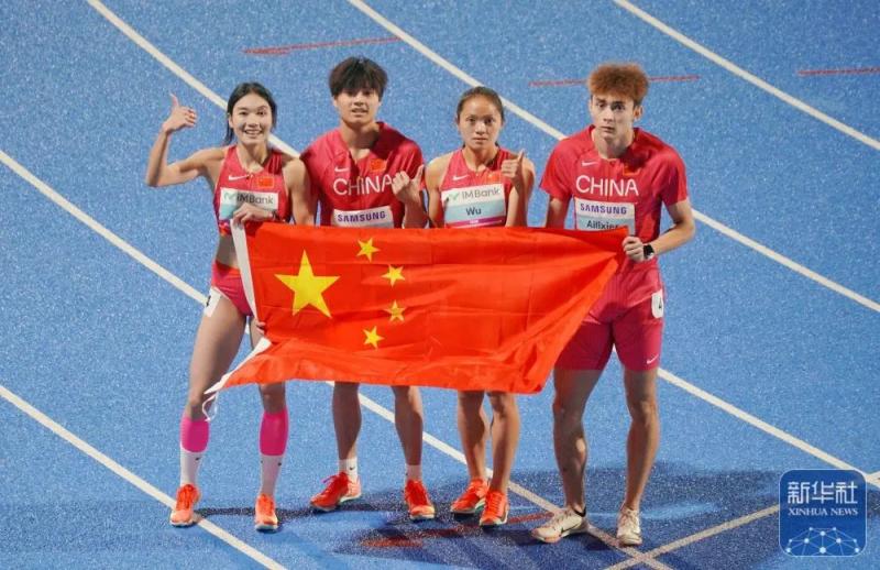 中亚代表队在比赛中获得胜利